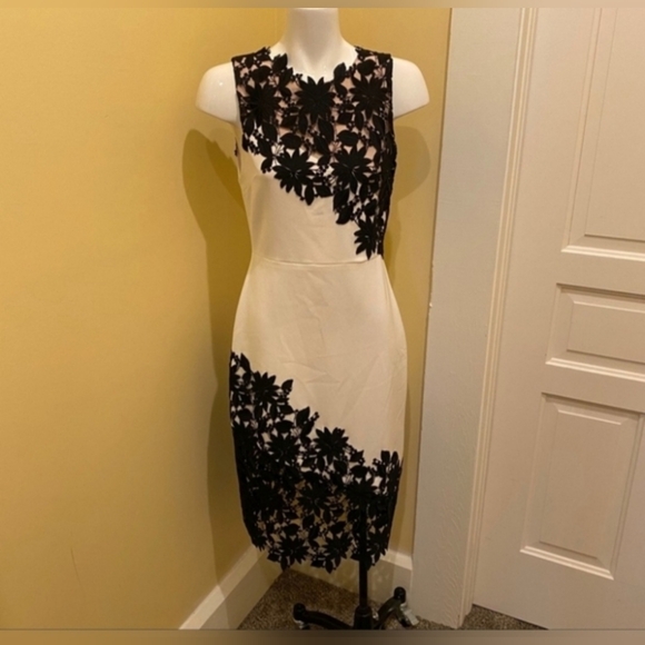 Alice + olivia margy white floral lace  sleevesless midi dress size 2 - Picture 6 of 11